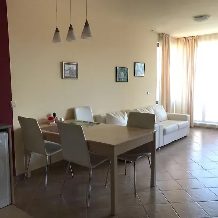 2br, тристаен In Complex Life *