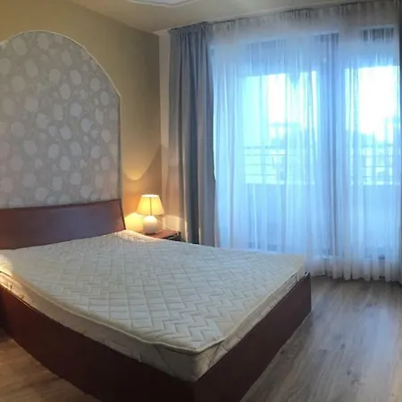 2br, тристаен In Complex Life *